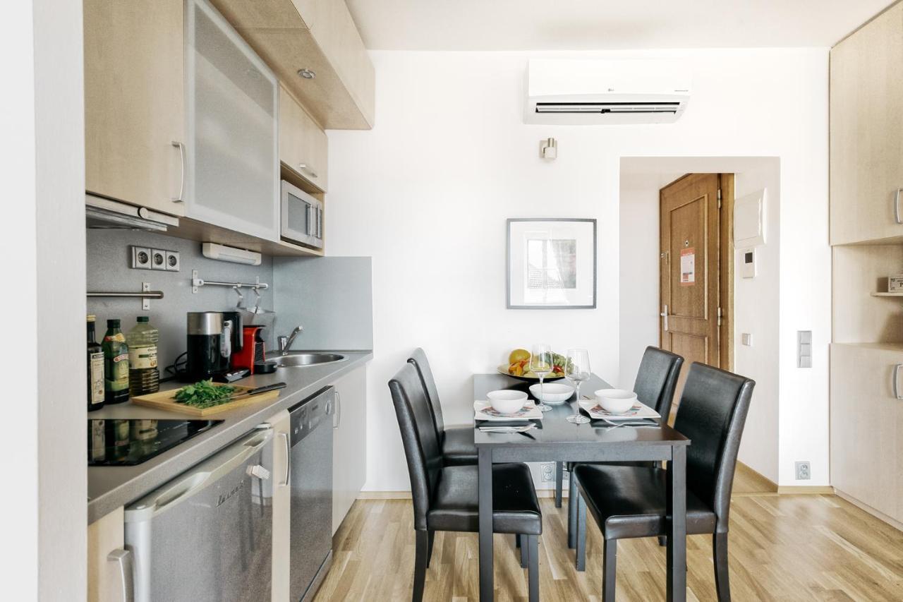 Lil Apartment With Tyn Cathedral View, Parking & Ac براغ المظهر الخارجي الصورة