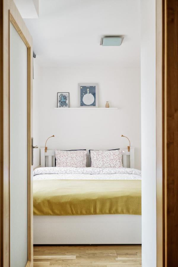 Lil Apartment With Tyn Cathedral View, Parking & Ac براغ المظهر الخارجي الصورة